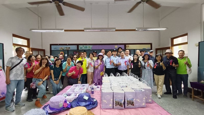 漾新聞|紫色精靈回到童年教室　旗津國小128年校慶掀藝術風潮