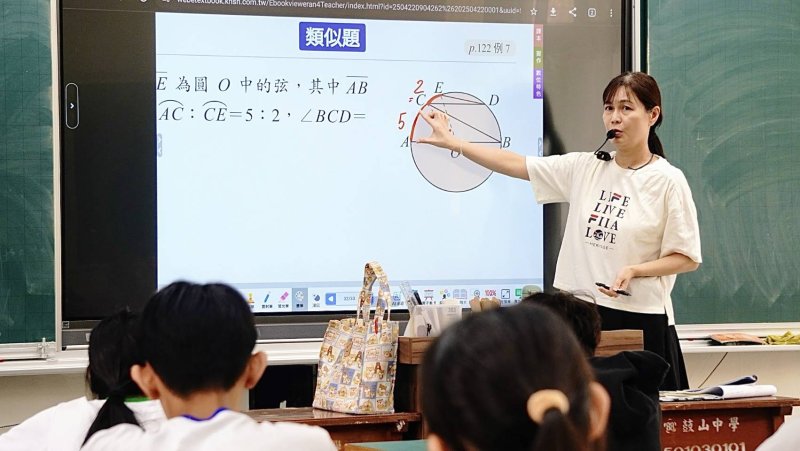 漾新聞|智慧校園衝起來　高雄5千教室觸控螢幕開始裝了 師生好嗨！