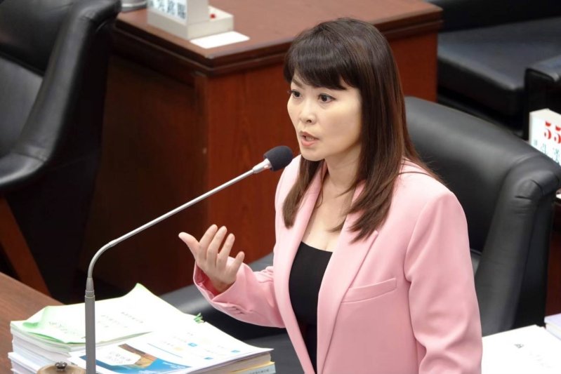 漾新聞|田寮鄉道又現外縣市垃圾　陳美雅怒轟「垃圾犯罪集團」侵門踏戶