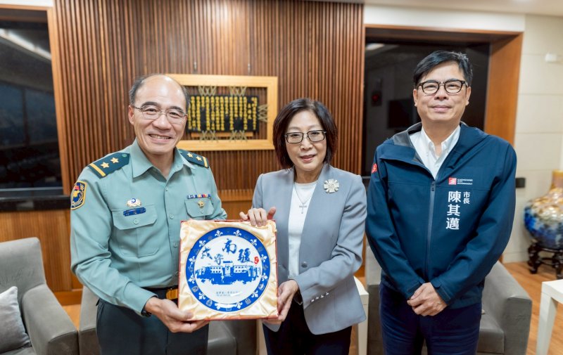 漾新聞｜八軍團中將廖建興辭行　高雄獻上「高雄魂」致敬最強救災戰力