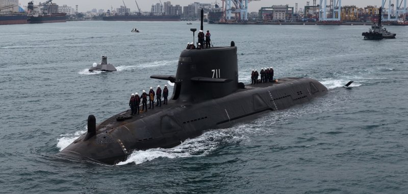 漾新聞|海鯤軍艦第四度浮航海試成功　台船再寫國造里程碑