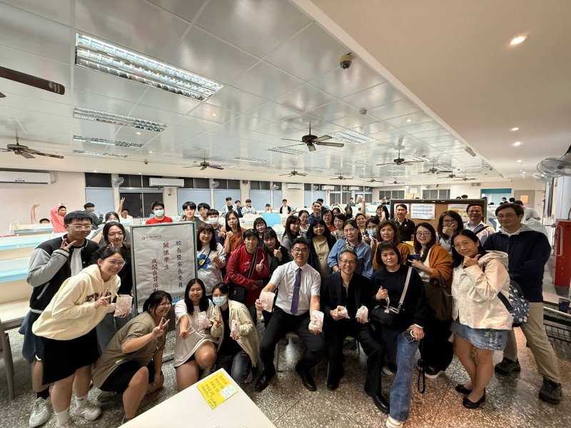 漾新聞｜家長會暖心探班送宵夜　鳳山高中夜自習掀起最溫柔的一道光