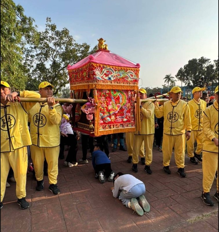 漾新聞｜粉紅超跑賜福！前鎮國小海洋校慶震撼登場