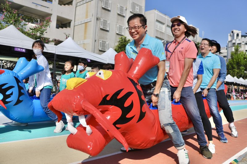漾新聞｜台日童心同框！陸上龍舟與文化交流點亮新上國小