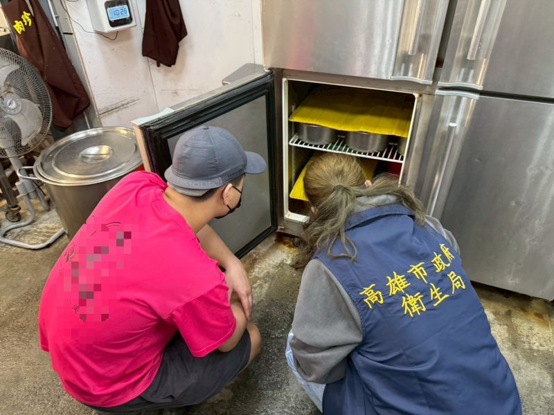 漾新聞｜鹽埕區知名餐飲爆異物衛生局重罰