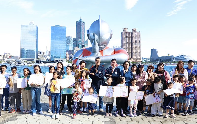 漾新聞｜48位冬日寫生金牌學子齊聚高雄港　與超人力霸王共享榮耀
