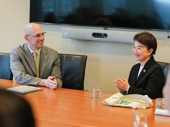 盧秀燕訪美首站會晤曼徹斯特市長 交流居住正義與治安議題深化姊妹市合作。(台中市政府提供) 盧秀燕訪美首站會晤曼徹斯特市長 交流居住正義與治安議題深化姊妹市合作。(台中市政府提供)