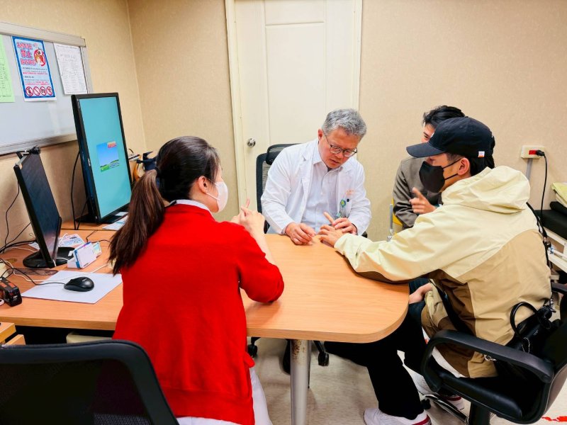 漾新聞|帶傷撲壘感動全台 陳傑憲高雄長庚追蹤手傷