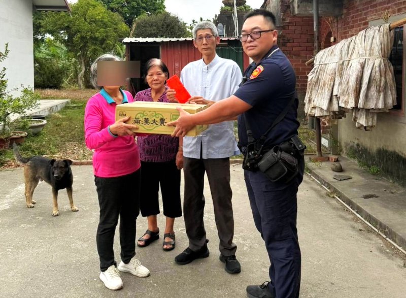 漾新聞|旗警攜手慈善會關懷清寒家庭