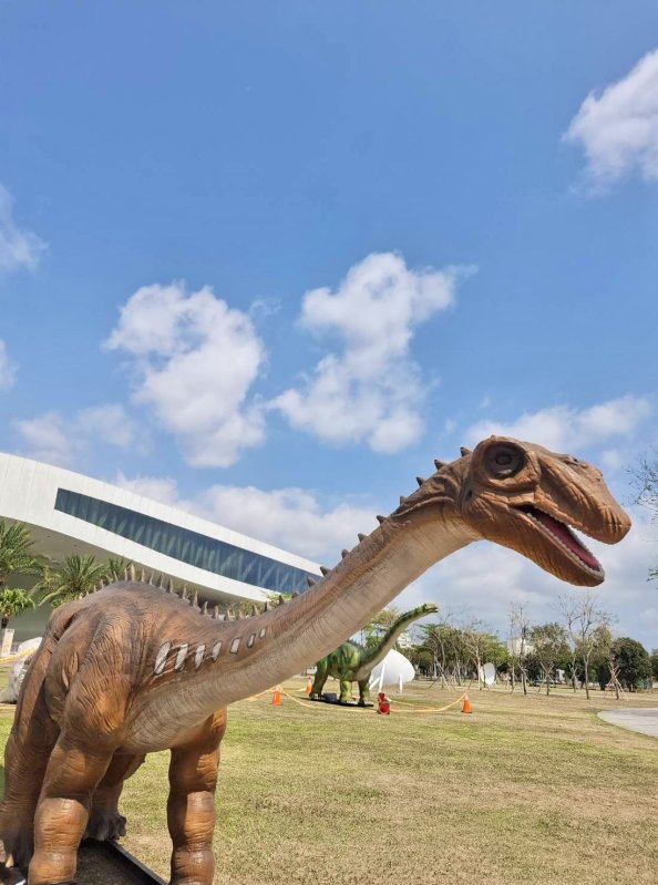 漾新聞| 恐龍裝置疑似斷裂引關注　教育局澄清施工中未受損