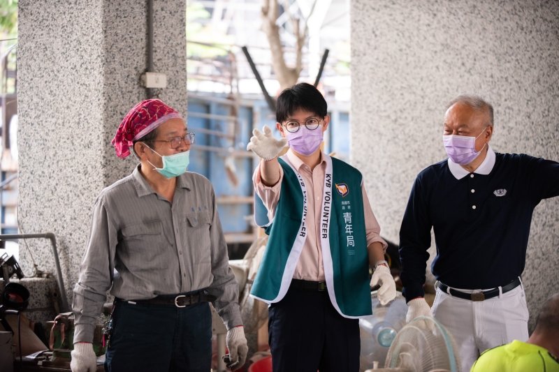 漾新聞| 青年志工走進環保站拆解回收揭開永續真實現場
