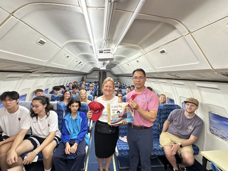 漾新聞| 美國猶他州高中四度訪大榮 音樂科技運動交流熱情爆棚