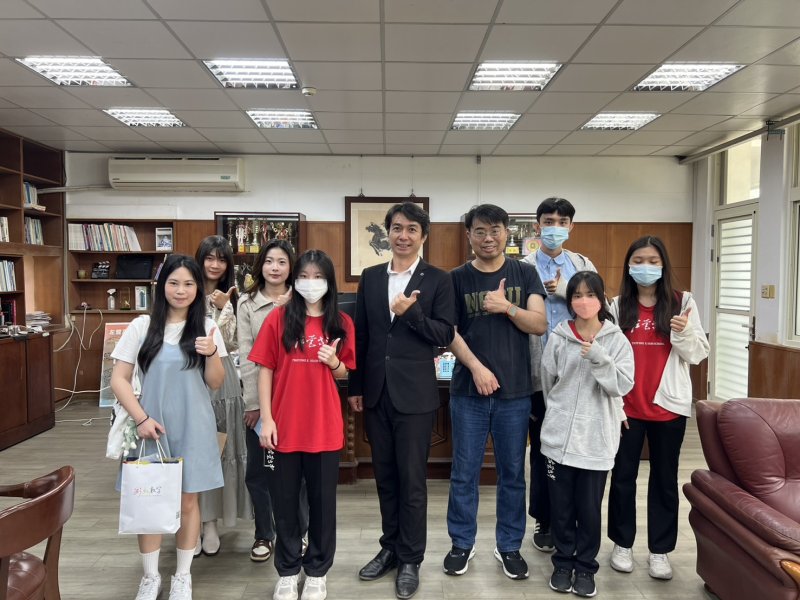 漾新聞| 左中校友返校送暖　政大高大繁星傳承再續情誼