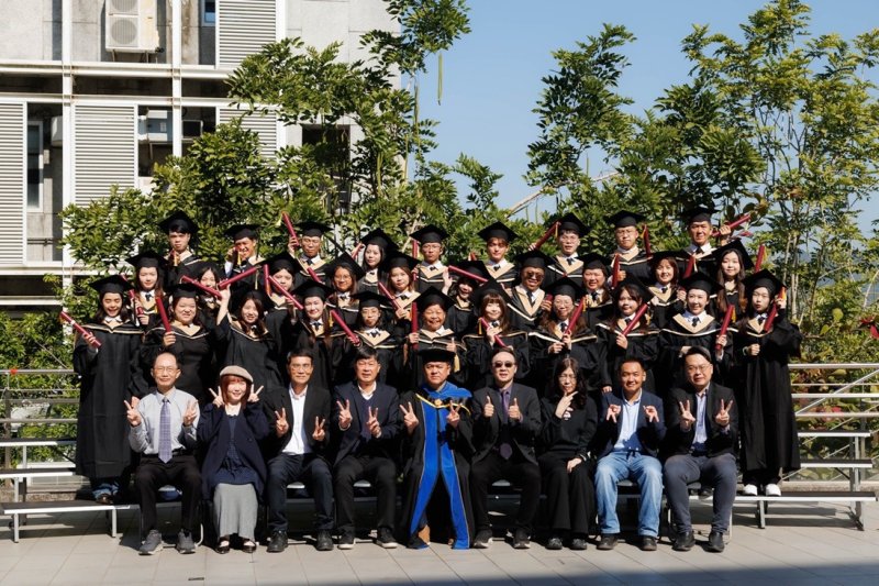 漾新聞| 22到76歲同窗畢業 樹科大寫下學習傳奇