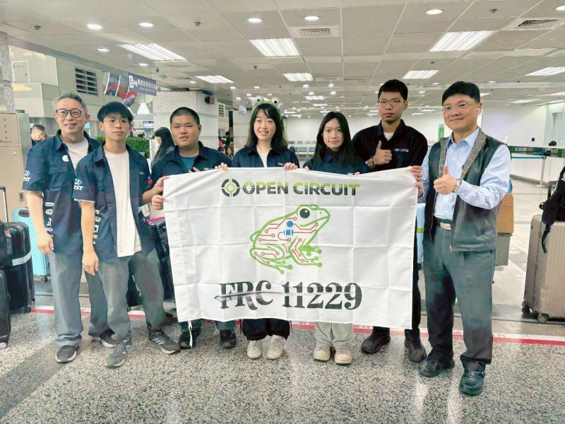 漾新聞| 高一自學勇闖FRC夏威夷賽 鳳中生奪最佳新人獎驚艷國際