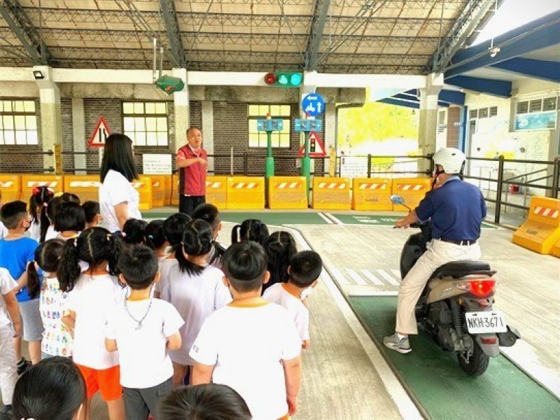 漾新聞|幼兒園學童參觀監理站學安全