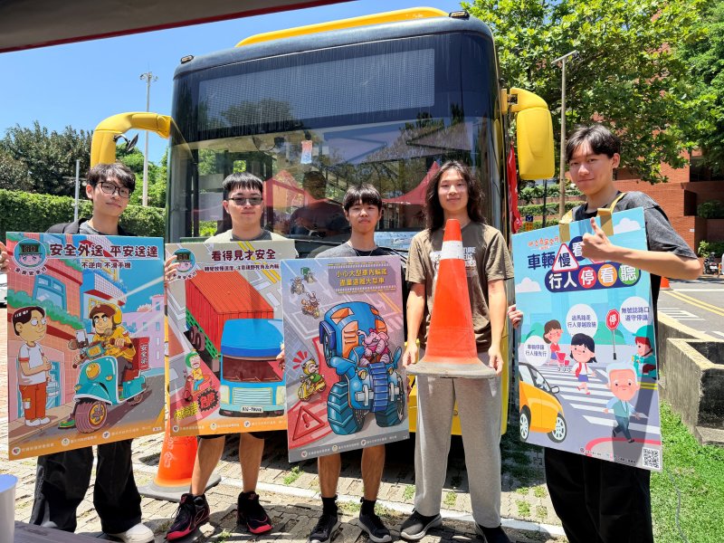 漾新聞|登上大型車才驚覺盲區 中山大學交通安全週震撼登場