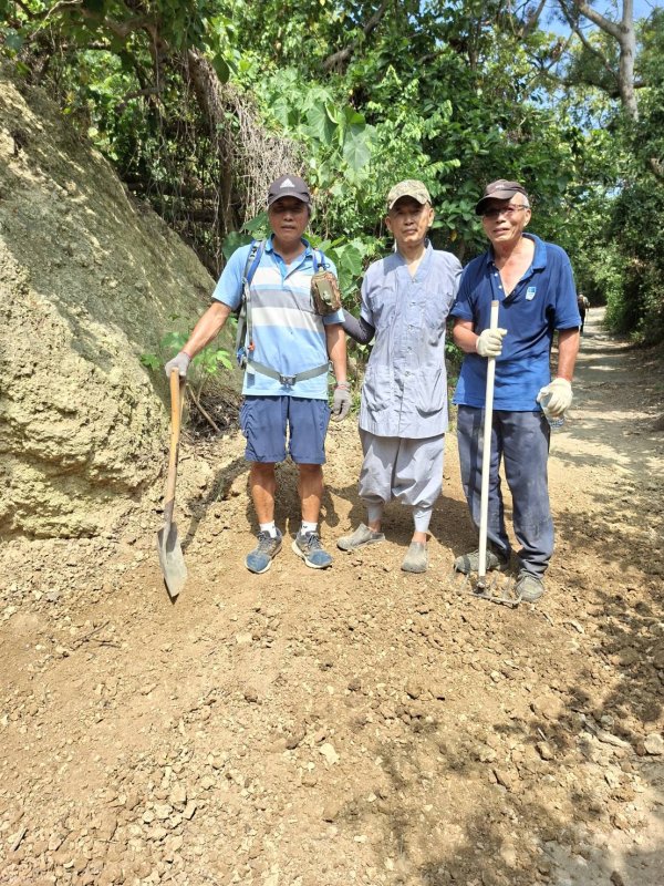 漾新聞｜會玄師父獨自鏟土護山路　暖心善行感動高雄山友