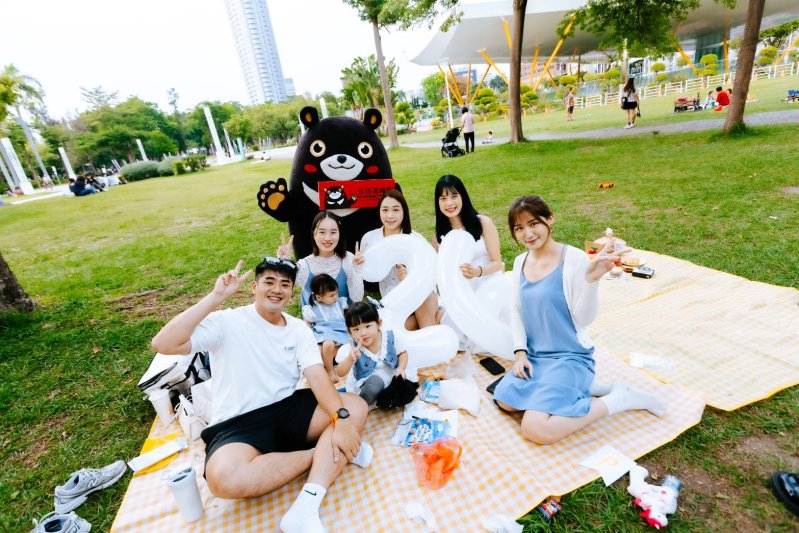 漾新聞｜高雄熊魔術首秀登場　中央公園站生日派對萌翻全場