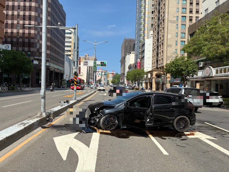 漾新聞｜毒駕撞桿棄車逃逸 新興警4小時火速逮26歲男送辦
