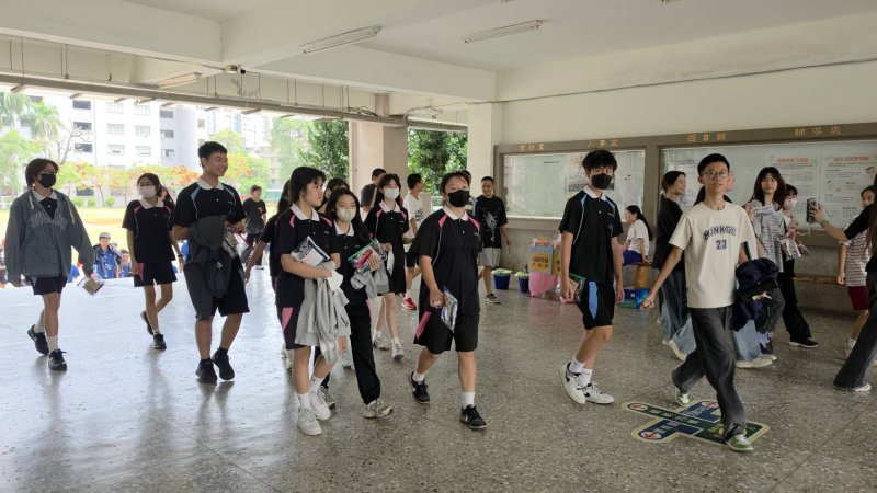 漾新聞｜會考社會科難度兩極 高雄考生直呼簡單也有挑戰