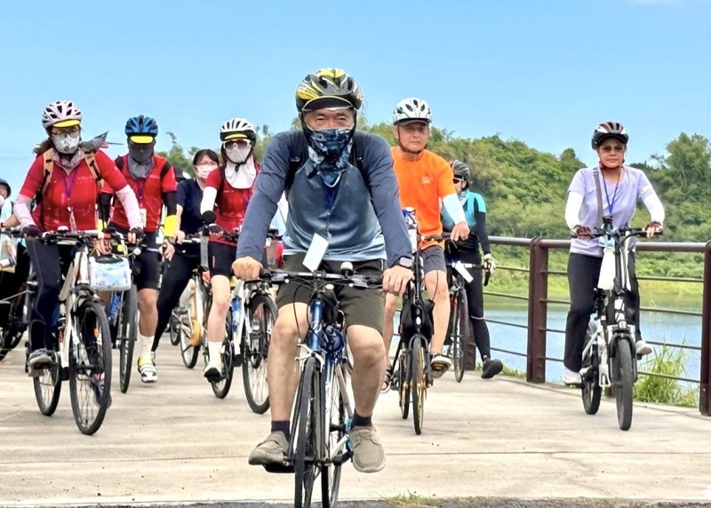 漾新聞｜乘風而騎首航觀音湖　百人單車慢遊山湖秘境烤雞飄香