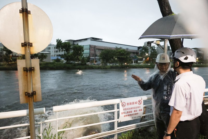 漾新聞｜豪雨夜襲高雄不停歇　賴瑞隆清晨勘水情守防線