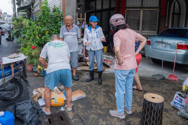 漾新聞｜暴雨夜襲高雄成災　柯志恩急返岡山茄萣慰問受災戶