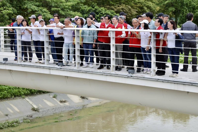 漾新聞｜卓榮泰視察白米滯洪池　陳其邁：攜手中央打造高雄韌性治水網