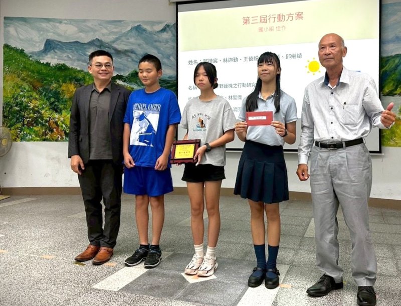 漾新聞|美小在博士學人協會頒獎典禮獲獎