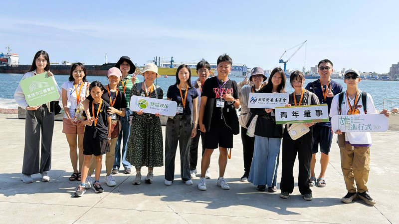 漾新聞｜搭上鐵道時光列車　高市圖雙語青年走讀哈瑪星