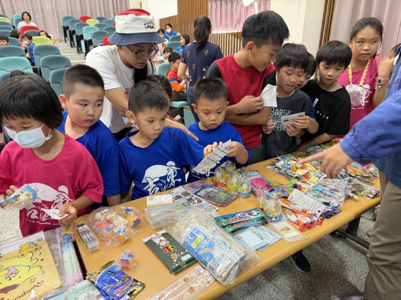 漾新聞｜學期最後一天最暖畢業禮　吉東國小捐出7000點榮譽點數助偏鄉