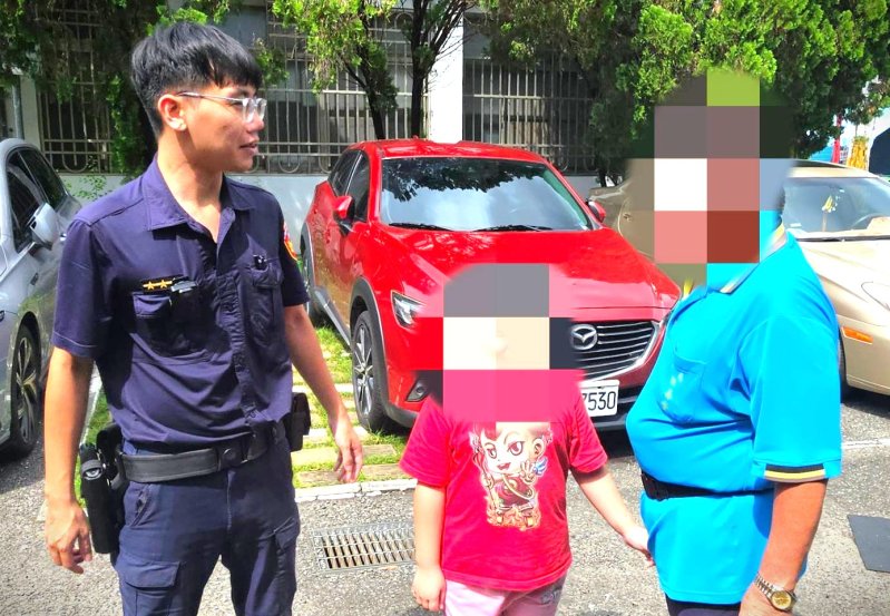 漾新聞|女童走進分駐所求助萌翻杉林警