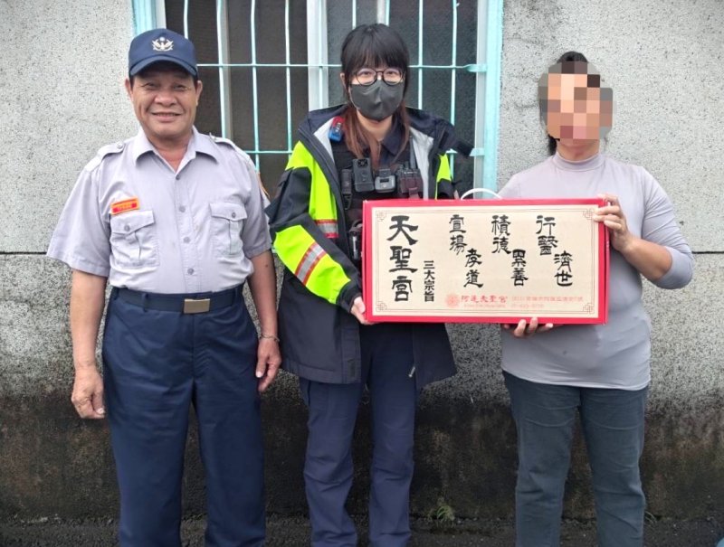 漾新聞|旗警結合高雄天聖宮愛心送到家