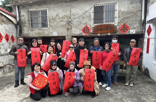 漾新聞|小英總統祖厝取名「英House¬_楓港民主驛站」邀書法名家揮毫「歲月靜好」