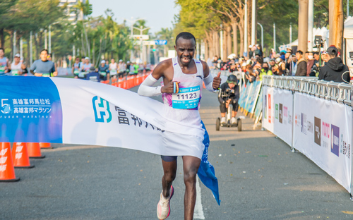 全馬男子組由Jeremia Njenga Njeri奪冠