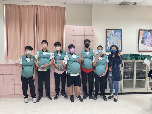 漾新聞|輔英科大寒假研習營 國中生體驗「大腹便便」