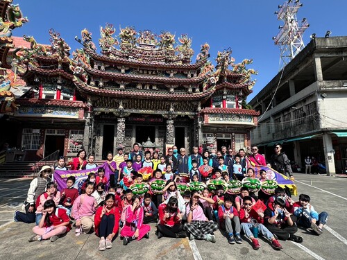 漾新聞|梓官國小鼓武術隊春節踏春踩街社區巡禮 鼓聲震天迎新春