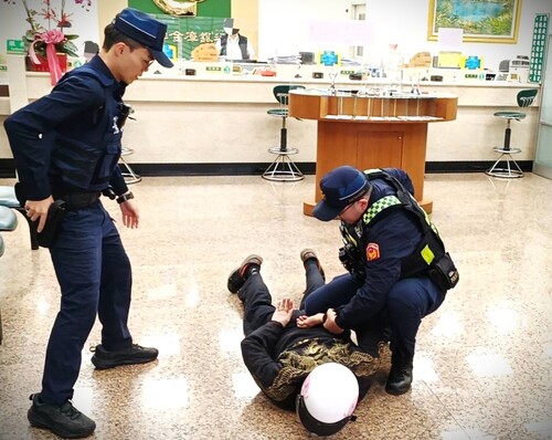 漾新聞|金融機構執行員工自衛防搶演練