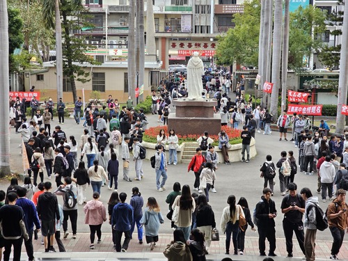 漾新聞|114學測第二天 高雄考生反映英文難易適中 國綜中偏難 國寫網紅與共頻人生也入題