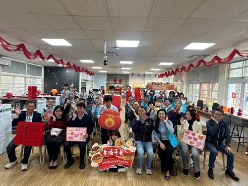 漾新聞|高市教育局攜手家長會長協會、校長協會寒冬送暖 贈偏鄉孩童年菜紅包好過年