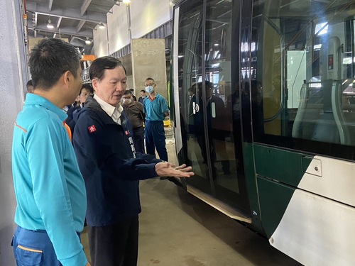 漾新聞|高雄輕軌累積運量邁向5000萬人次 高捷局長吳嘉昌視察強調春節班距最密8分鐘