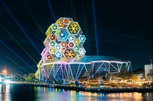 「吉伊卡哇」登場高雄　高流燈光秀洗腦又吸睛