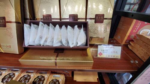 圖／用在地食材與意象包裝設計，打狗餅舖賣的不只是餅，還有創意與高雄在地文化。（記者陳雯萍攝）