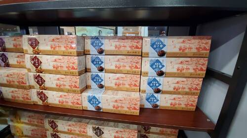 圖／用在地食材與意象包裝設計，打狗餅舖賣的不只是餅，還有創意與高雄在地文化。（記者陳雯萍攝）