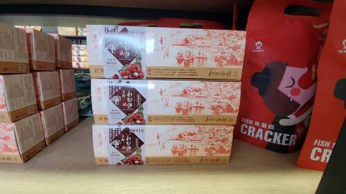 圖／用在地食材與意象包裝設計，打狗餅舖賣的不只是餅，還有創意與高雄在地文化。（記者陳雯萍攝）