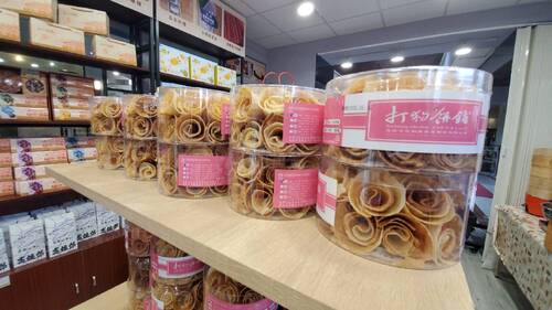 圖／用在地食材與意象包裝設計，打狗餅舖賣的不只是餅，還有創意與高雄在地文化。（記者陳雯萍攝）