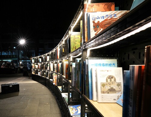 漾新聞|美濃文創中心前搖籃閱讀市集