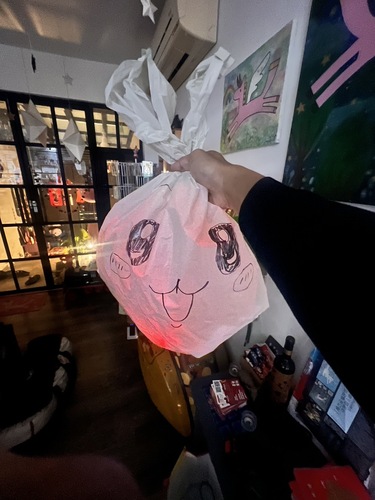 漾新聞|提著創意來踩街！這個里長把垃圾袋變成創意小提燈