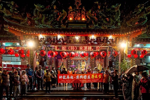 廣興庄元宵舞神龍從慈聖宮展開